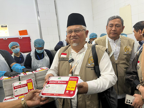 Anggota Timwas Haji DPR RI Ansory Siregar yang juga Wakil Ketua Komisi VIII DPR RI dari Fraksi PKS saat sidak ke dapur salah satu penyedia makanan untuk jemaah haji Indonesia, Makkah, Arab Saudi, Senin (1/6/2025). Foto: Dok. Timwas Haji DPR