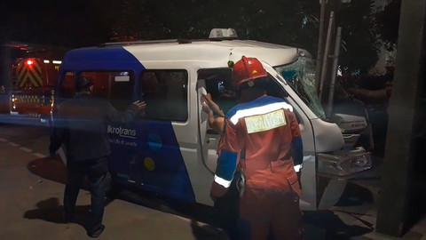 Angkot Jak Lingko kecelakaan di Jalan Sunter Permai Raya, Tanjung Priok, Jakarta Utara, Senin (2/6/2025). Dok. Sudin Gulkarmat Jakarta Utara