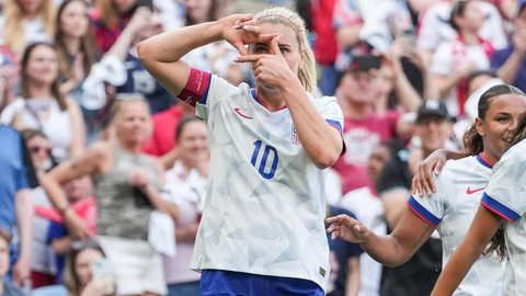 Selebrasi Lindsey Horan (USWNT) usai mencetak gol ke gawang China dalam laga persahabatan di Allianz Field, Amerika Serikat, Minggu (1/6). Foto: Instagram/uswnt