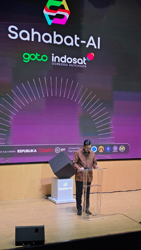 Luhut Binsar Pandjaitan, Ketua Dewan Ekonomi Nasional di acara peluncuran Sahabat AI Model 70B.  Foto: Aditya Panji/kumparan