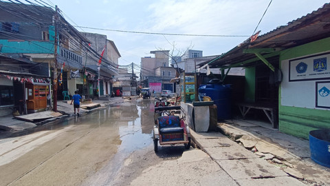 Jalan Dermaga Ujung II Blok Empang Muara Angke, Penjaringan, Jakarta Utara, Senin (2/6/2025). Foto: Thomas Bosco/kumparan