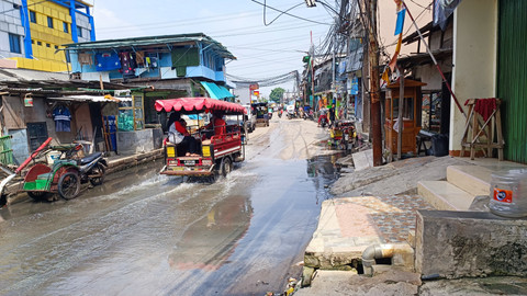 Jalan Dermaga Ujung II Blok Empang Muara Angke, Penjaringan, Jakarta Utara, Senin (2/6/2025). Foto: Thomas Bosco/kumparan