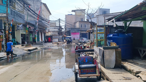 Jalan Dermaga Ujung II Blok Empang Muara Angke, Penjaringan, Jakarta Utara, Senin (2/6/2025). Foto: Thomas Bosco/kumparan