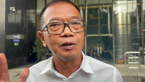 Eks Dirjen Binapenta dan PKK Kemnaker, Suhartono usai diperiksa KPK di Gedung Merah Putih KPK, Jakarta, Senin (2/6/2025). Foto: Abid Raihan/kumparan
