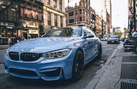 ilustrasi harga bmw m4. sumber: unsplash/zan lazarevic