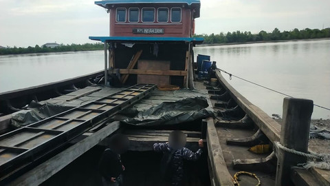 TNI AL gagalkan penyelundupan pasir timah ilegal menuju Malaysia.  Foto: Dispenal