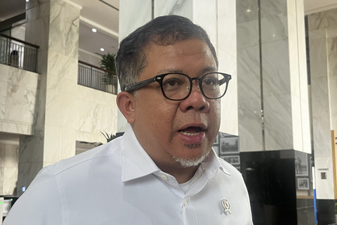 Wakil Menteri Perumahan dan Kawasan Permukiman (PKP) Fahri Hamzah saat ditemui di Kantor Kementerian Keuangan, Senin (2/6/2025). Foto: Widya Islamiati/kumparan