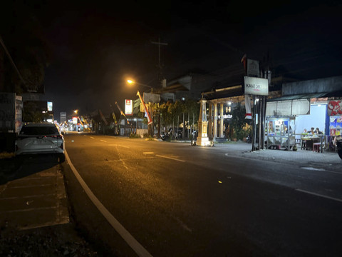 Suasana malam Jalan Palagan, Ngaglik, Kabupaten Sleman, Yogyakarta. Foto: kumparan