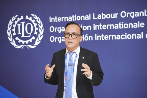 Wamenaker Immanuel Ebenezer menghadiri pembukaan Konferensi Perburuhan Internasional (International Labour Conference/ILC) ke-113 yang berlangsung pada 2-13 Juni 2025 di markas besar ILO dan Kantor PBB di Jenewa, S...                    </div>

                    <div class=