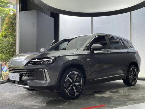 Pembukaan showroom mobil listrik Polytron di kawasan Sudirman, Jakarta Pusat, Selasa (3/6/2025). Foto: Sena Pratama/kumparan