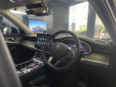 Pembukaan showroom mobil listrik Polytron di kawasan Sudirman, Jakarta Pusat, Selasa (3/6/2025). Foto: Sena Pratama/kumparan