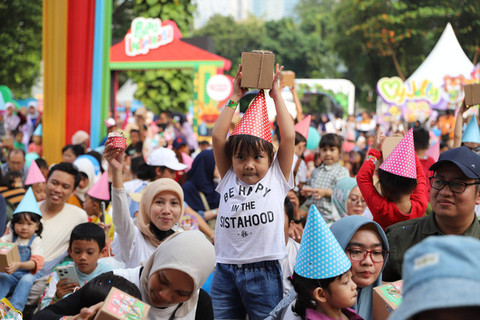 Suasana Birthday Bash pada hari kedua Festival Hari Anak 2024 di Taman Anggrek, Kawasan Gelora Bung Karno, Jakarta, Minggu (28/7/2024). Foto: Iqbal Firdaus/kumparan