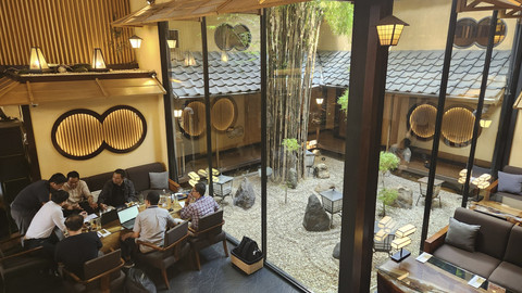 Suasana di restoran Jepang 'Okuzono' Jakarta (28/5/2025). Foto: Azalia Amadea/kumparan