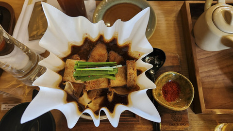 Chicken akakara nabe ala 'Okuzono' Jakarta (28/5/2025). Foto: Azalia Amadea/kumparan