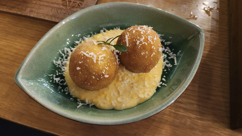 Salmon cream croquette 'Okuzono' Jakarta (28/5/2025). Foto: Azalia Amadea/kumparan