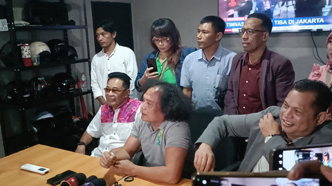 Konferensi pers Yoni Dores soal laporannya terhadap Lesti Kejora, Polda Metro Jaya, Selasa (3/6). Foto: Giovanni/kumparan