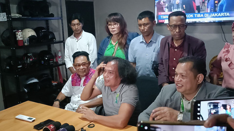 Konferensi pers Yoni Dores soal laporannya terhadap Lesti Kejora, Polda Metro Jaya, Selasa (3/6). Foto: Giovanni/kumparan