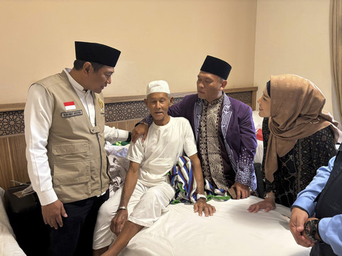 Anggota Timwas DPR RI, Rokhmat Ardiyan, mengecek dua hotel Jemaah Haji Indonesia di Makkah. Foto: Dok. Timwas Haji DPR