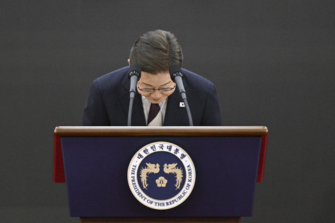 Presiden Korea Selatan Lee Jae-myung mengucapkan sumpahnya dalam upacara pelantikannya di Majelis Nasional, Seoul, Korea Selatan, Rabu (4/6/2025). Foto: Anthony Wallace/AFP