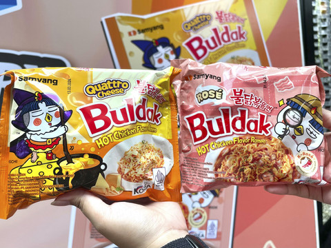 Varian terbaru dari Samyang, Samyang Quattro Cheese. Foto: Salsha Okta Fairuz/kumparan