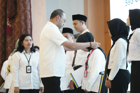 Sekjen Kemensos Kemensos Robben Rico membuka masa orientasi kerja dan menerima Surat Keputusan (SK) CPNS pada Rabu (4/6/2024), di Gedung Aneka Bhakti Kemensos, Jakarta. Foto: Kemensos RI