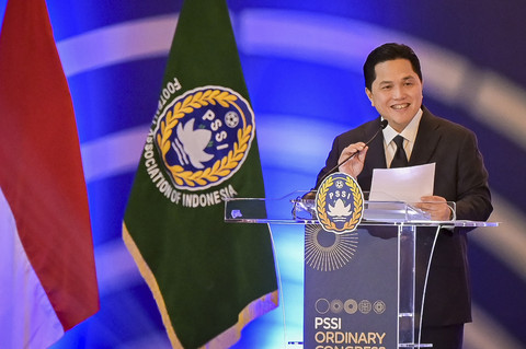Ketua Umum PSSI Erick Thohir menyampaikan sambutan pada Kongres Biasa PSSI 2025 di Hotel The Ritz-Carlton, Jakarta, Rabu (4/6/2025). Foto: Fauzan/ANTARA FOTO