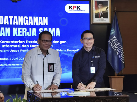 Penandatanganan Memorandum of Understanding (MoU) ini dilaksanakan oleh Inspektur Jenderal (Irjen) Kemendag Putu Jayan Danu Putra dengan Deputi Bidang Informasi dan Data KPK Eko Marjono di Kantor Kemendag, Rabu (4/6/2025). Foto: Widya Islamiati/kumparan