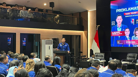 Ketum Demokrat sekaligus Menko Infrastruktur, Agus Harimurti Yudhoyono (AHY), di Kantor DPP Demokrat, Jakarta Pusat, Rabu (4/6/2025).  Foto: Haya Syahira/kumparan