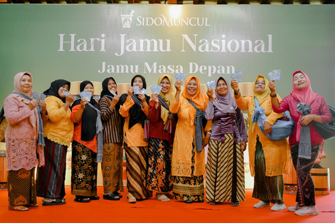 PT Industri Jamu dan Farmasi Sido Muncul Tbk (Sido Muncul) mengundang 100 pedagang angkringan dan jamu ke Pabrik Sido Muncul, Semarang, Jawa Tengah, pada Selasa (3/6).