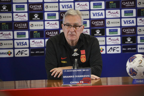 Pelatih China Branko Ivankovic saat konfrensi pers jelang menghadapi timnas Indonesia dalam laga lanjutan ronde 3 kualifikasi Piala Dunia 2026 di Stadion Utama GBK, Rabu (4/6/2025). Foto: Aditia Noviansyah/kumparan