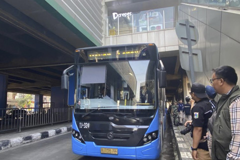 Pemerintah Provinsi DKI meresmikan Transjabodetabek rute D41 Sawangan-Lebak Bulus di halte Transjakarta Lebak Bulus, Jakarta, Rabu (4/6/2025). Foto: Luthfia Miranda Putri/Antara
