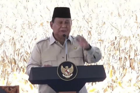 Presiden RI Prabowo Subianto berpidato saat Panen Raya Jagung Serentak Kuartal II dan Pelepasan Ekspor Jagung di Bangkeyang, Kalimantan Barat, Kamis (6/5/2025). Foto: Youtube/Sekretariat Presiden