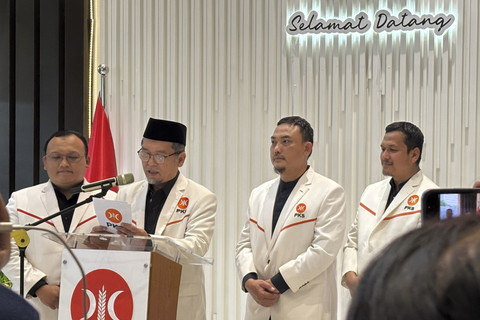 Konferensi Pers hasil musyawarah ke-1 Majelis Syura PKS di DPTP PKS, Jakarta Selatan, Kamis (6/5/2025). Foto: Abid Raihan/kumparan