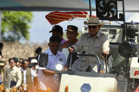 Momen Prabowo lepas ekspor perdana 1.200 ton jagung Indonesia ke Malaysia di Kalimantan Barat, Kamis (5/6/2025).  Foto: Dok. Tim Media Prabowo