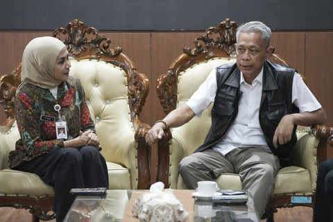 Wamensos Agus Jabo didampingi Bupati Kendal Dyah Kartika Permanasari meninjau lokasi  pembangunan Sekolah Rakyat di Desa Bandengan, Kecamantan Kendal, Kabupaten Kendal, Kamis (5/6/2025). Foto: Kemensos RI