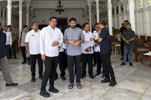 Gubernur Sumut Bobby Nasution dan Bupati Tapteng Masinton Pasaribu temui Gubernur Aceh Muzakir Manaf soal status 4 pulau Aceh yang kini jadi milik Sumut sesuai surat keputusan Kemendagri pada Rabu (4/6/2025). Foto: Dok. Istimewa