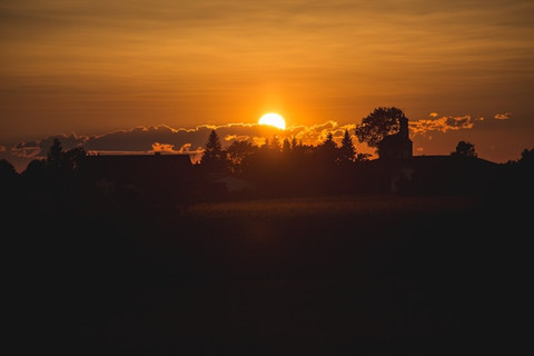 Ilustrasi susunan lapisan matahari, Photo by Timon Studler on Unsplash
