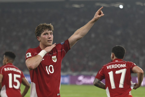 Pesepak bola Timnas Indonesia Ole Lennard Romenij melakukan selebrasi usai mencetak gol ke gawang Timnas China pada pertandingan Kualifikasi Piala Dunia 2026 putaran ketiga Grup C di Stadion Utama Gelora Bung Karno, Jakarta, Kamis (5/6/2025). Foto: Bayu Pratama S/ANTARA FOTO