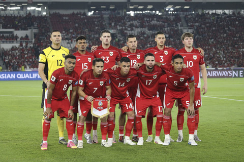 Pemain Timnas Indonesia berfoto sebelum pertandingan kualifikasi Piala Dunia 2026 antara Indonesia vs China di Stadion Gelora Bung Karno di Jakarta, Kamis (5/6/2025). Foto: Aditia Noviansyah/kumparan