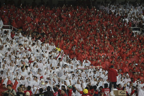 Suporter Timnas Indonesia pada pertandingan kuali...                    </div>

                    <div class=
