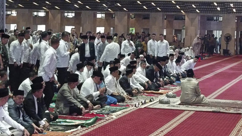 Presiden Republik Indonesia Prabowo Subianto tiba untuk melaksanakan Salat Idul Adha di Masjid Istiqlal, Jakarta, Jumat (6/6/2025). Foto: Zamachsyari/kumparan