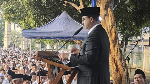 Gubernur DKI Jakarta periode 2017-2022 Anies Baswedan yang menjadi khatib salat Idul Adha menyampaikan khotbah di Masjid Al-Azhar, Jakarta Selatan, Jumat (6/6/2025). Foto: Rayyan Farhansyah/kumparan