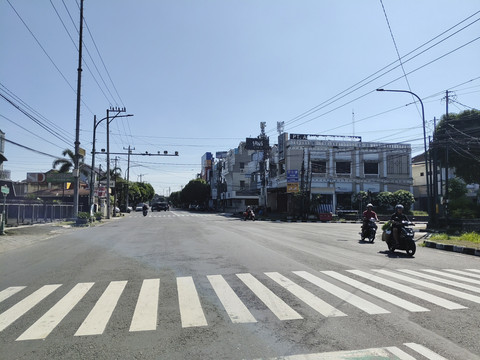 Suasana lalu lintas saat Idul Adha di Kota Yogyakarta, Jumat pagi (6/6/2025). Foto: Arfiansyah Panji Purnandaru/kumparan