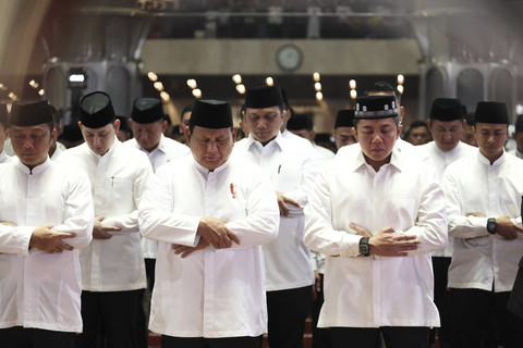 Presiden Republik Indonesia Prabowo Subianto shalat Idul Adha di Masjid Istiqlal, Jakarta Pusat, Jumat (6/6/2025). Foto: Dok. Tim Media Prabowo Subianto