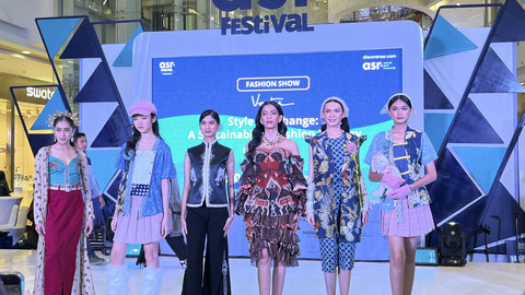 Fashion Show "Style for Change: A Sustainability Fashion Journey" Sparks Fashion Academy. Foto: Gitario Vista Inasis/kumparan