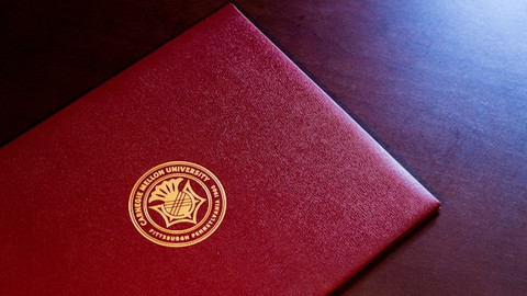 Apakah ijazah termasuk data pribadi? Foto hanyalah ilustrasi. Sumber: Unsplash/Yuhan Du