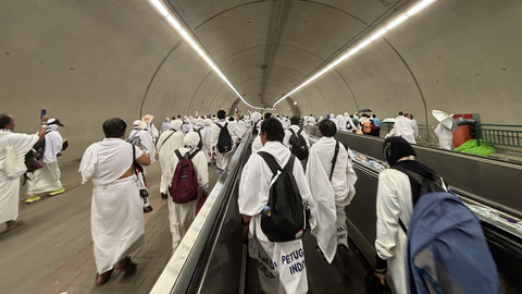 Suasana di terowongan Mina yang dilalui jemaah haji sebelum melempar jumrah, Jumat (6/6). Foto: Moh Fajri/kumparan