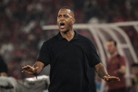 Pelatih Timnas Indonesia Patrick Kluivert menyampaikan intruksi kepada pemainnya pada pertandingan Kualifikasi Piala Dunia 2026 ronde ketiga zona Asia di Stadion Utama Gelora Bung Karno (SUGBK), Jakarta, Kamis (5/6... </div>
<div class=