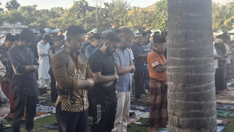 Suasana WNA salat Idul Adha 1446 Hijriah/2025 di Lapangan Tibubeneng, Desa Canggu, Kecamatan Kuta Utara, Kabupaten Badung, pada Jumat (6/6/2025) kemarin. Foto: Dok. Istimewa