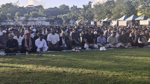 Suasana WNA salat Idul Adha 1446 Hijriah/2025 di Lapangan Tibubeneng, Desa Canggu, Kecamatan Kuta Utara, Kabupaten Badung, pada Jumat (6/6/2025) kemarin. Foto: Dok. Istimewa